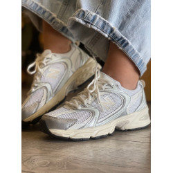 Sapatilha New Balance em tecido