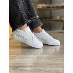 Sapatilha New Balance em pele