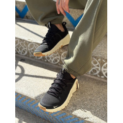 Sapatilha Nike em tecido e camurça