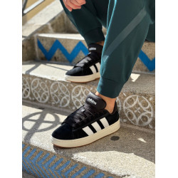 Sapatilha Adidas em camurça